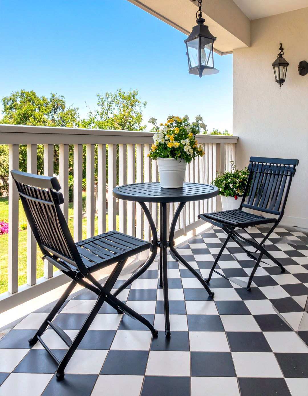 Space Smart Balcony Retreat - 20 Black and White Patio Ideas